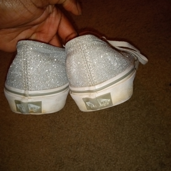 Donated Vans sneakers - Picture 2 of 4